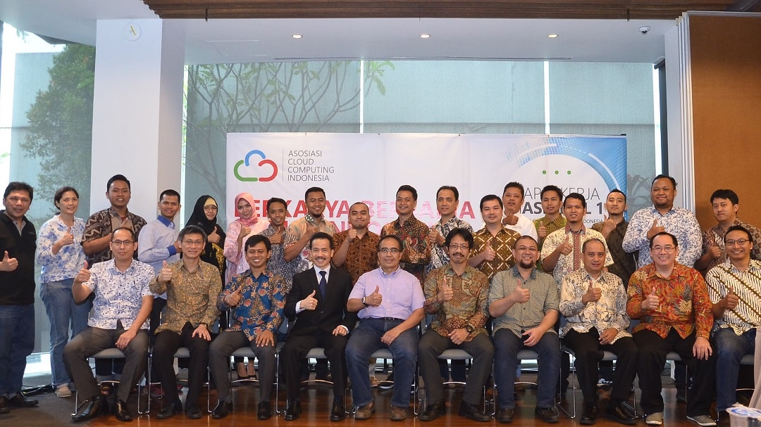 Foto bersama para pengurus Asosiasi Cloud Computing Indonesia di acara Rapat Kerja Nasional (Rakernas) pertama